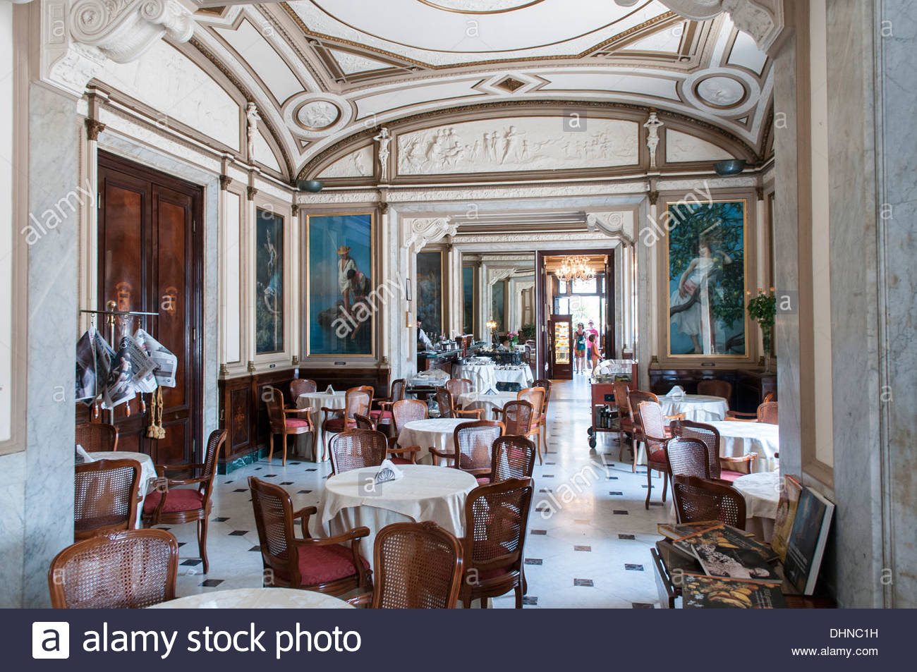 «Gambrinus, il caffè dei caffè»: un libro racconta il mito dello storico locale